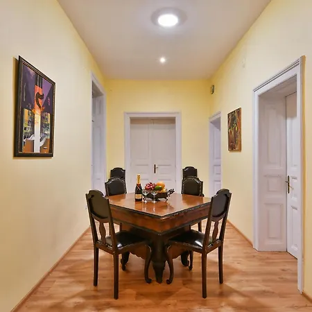 Aposto Center House-6pp וארנה