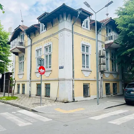 Aposto Center House-6pp