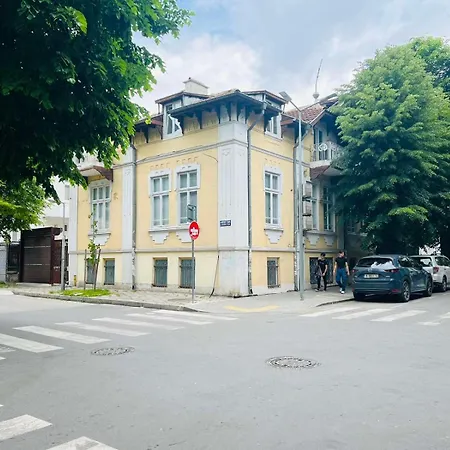 Aposto Center House-6pp Apartment